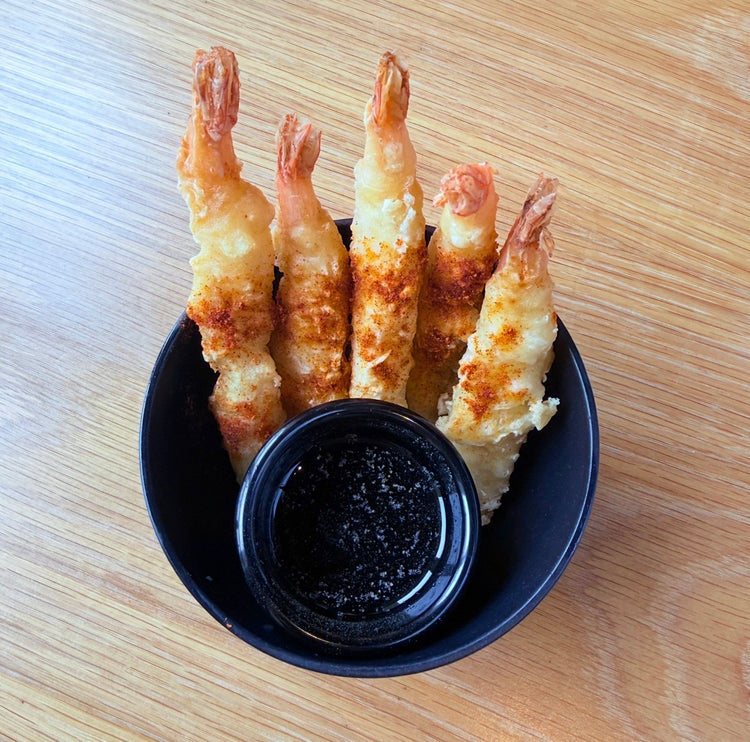 Tempura prawns with dipping sauce